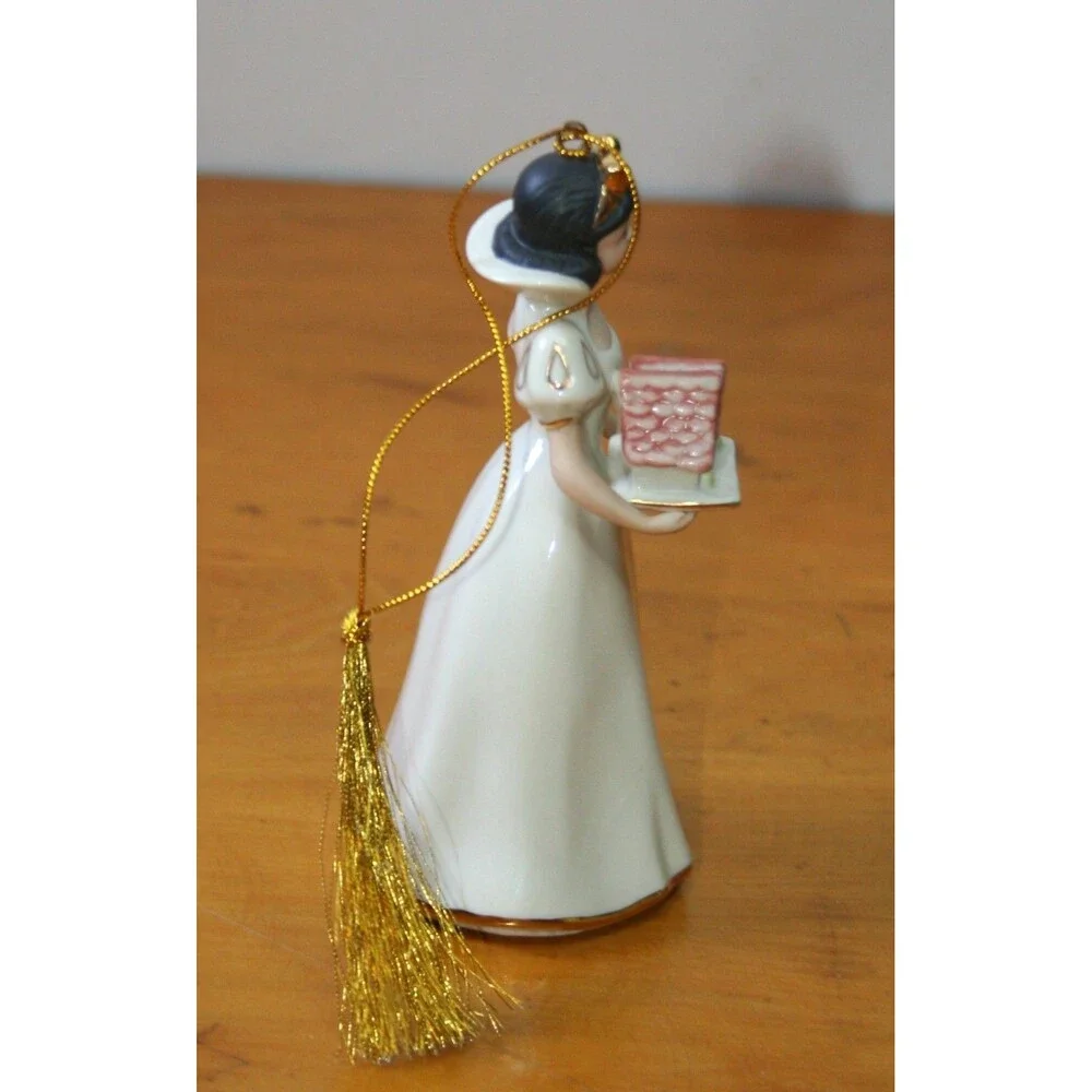 Lenox Disney Showcase Snow White Sweetest Treat Ornament *NO COA, NO BOX*